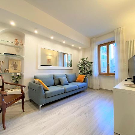Casa Stella- A Due Passi Dal Corso Di Siena Apartment ภายนอก รูปภาพ