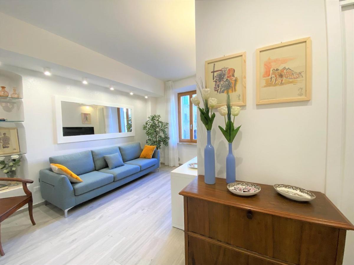 Casa Stella- A Due Passi Dal Corso Di Siena Apartment ภายนอก รูปภาพ
