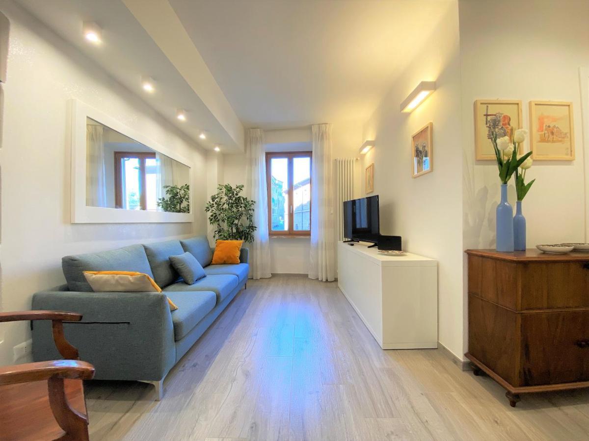 Casa Stella- A Due Passi Dal Corso Di Siena Apartment ภายนอก รูปภาพ