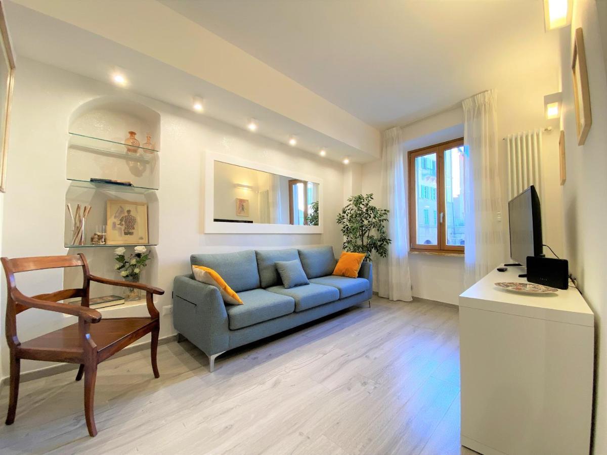 Casa Stella- A Due Passi Dal Corso Di Siena Apartment ภายนอก รูปภาพ