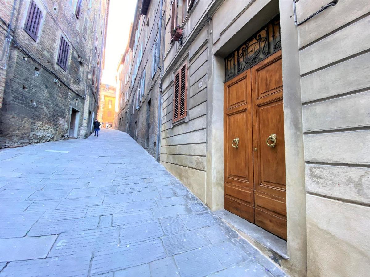 Casa Stella- A Due Passi Dal Corso Di Siena Apartment ภายนอก รูปภาพ